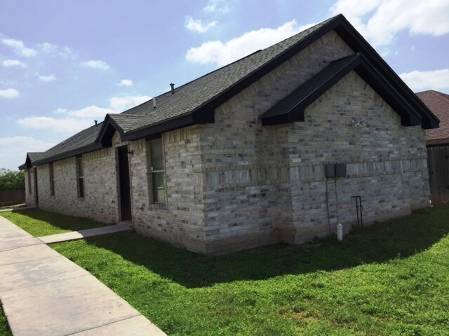 Building Photo - 1604 E Quail St