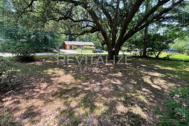 Building Photo - 3 Bedroom/1 Bathroom Home in West Mobile!