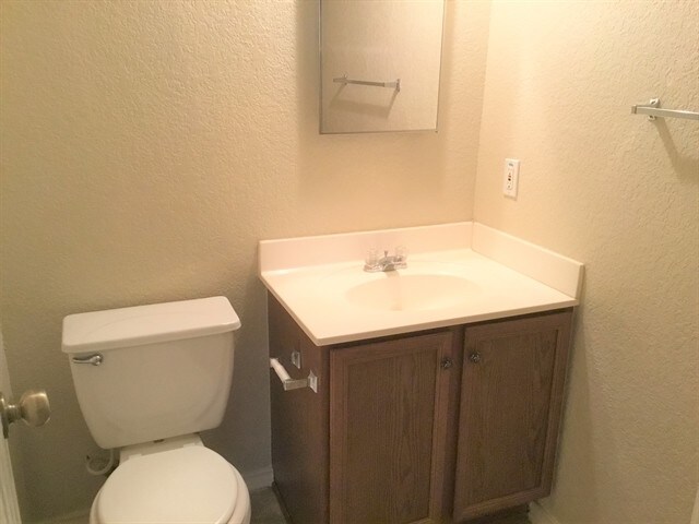 Building Photo - 10423 Manor Crk