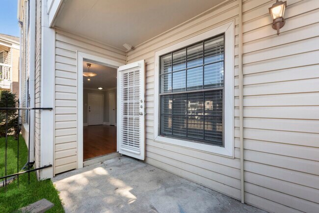 Building Photo - 2750 Holly Hall St