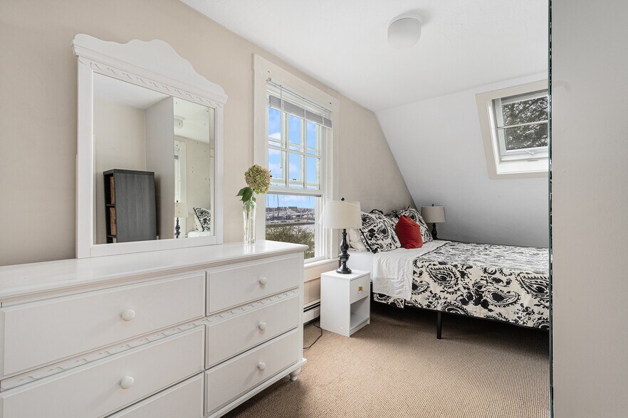 Building Photo - 58 Washington St