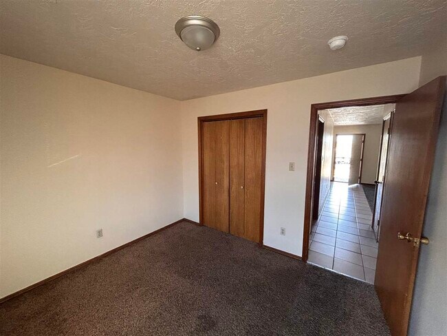 Building Photo - 1912 SW D Ave