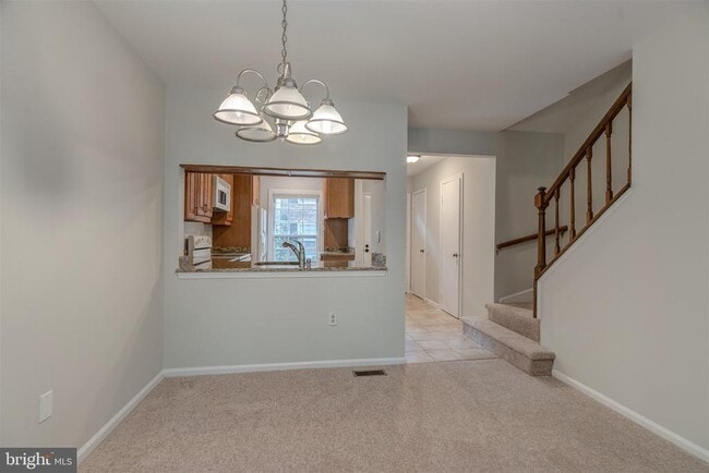 Building Photo - 2440 S Walter Reed Dr