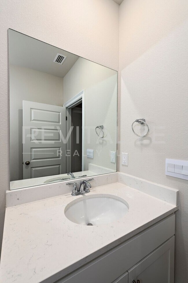Building Photo - 14543 Dayton Cir