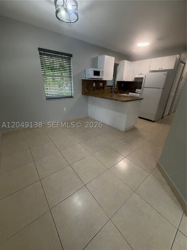 Building Photo - 16925 SW 94th Ave