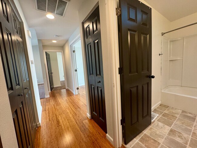 Building Photo - $500 Move In Discount! | 3 Bedroom 2 Bath ...