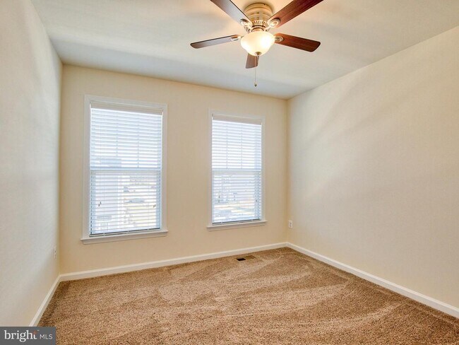 Building Photo - 127 Keller Ct