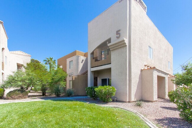 Building Photo - MOVE-IN READY! 2 BEDROOM, 2 BATH, GROUND L...