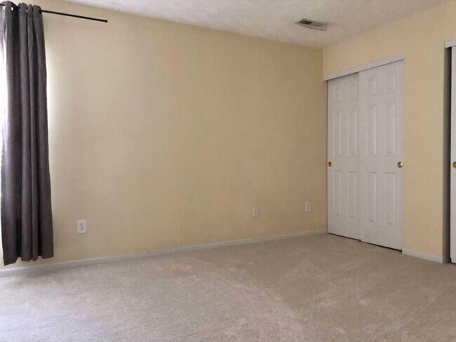 Building Photo - 4175 E Village Dr