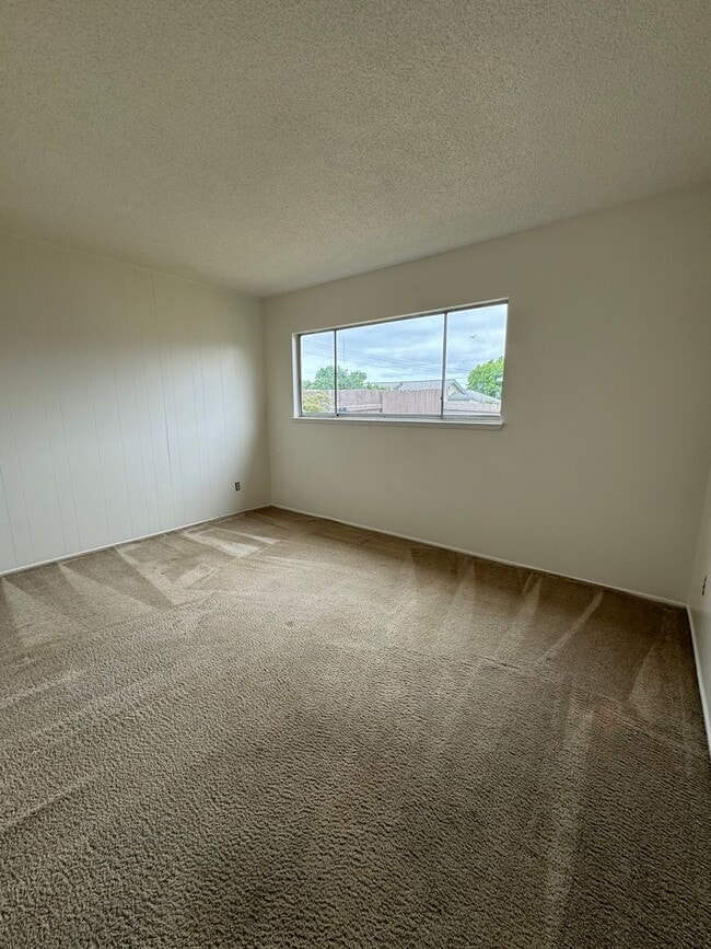 Building Photo - 3 Bedroom House on Tolowa Street