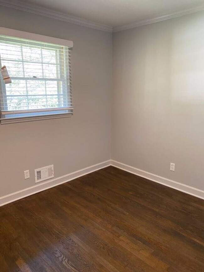 Building Photo - Lovely, Brick Ranch near Historic Duluth!