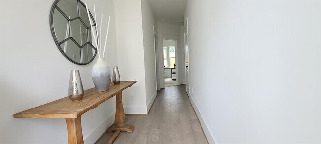 Building Photo - 311 Cyclamen St