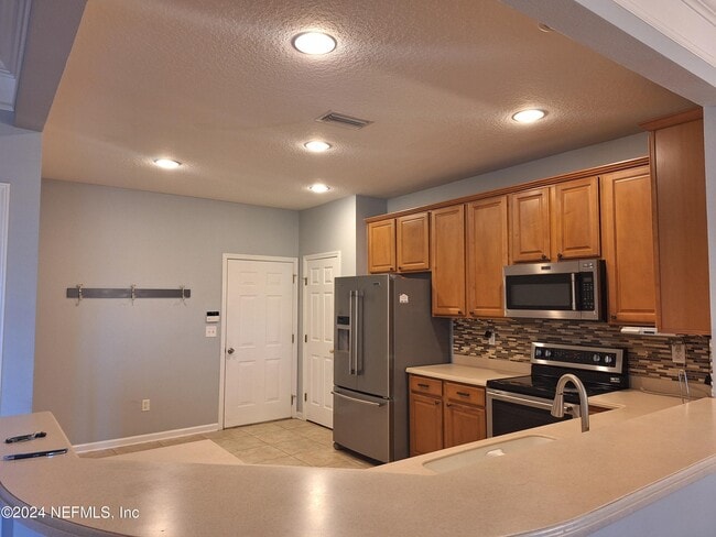 Building Photo - 11172 Castlemain Cir W