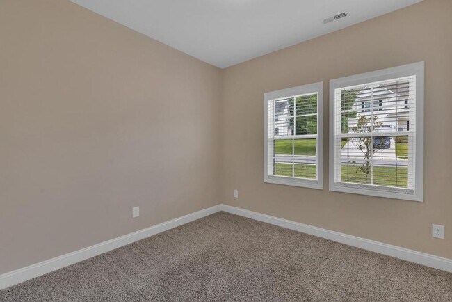 Building Photo - 148 Broadleaf Dr