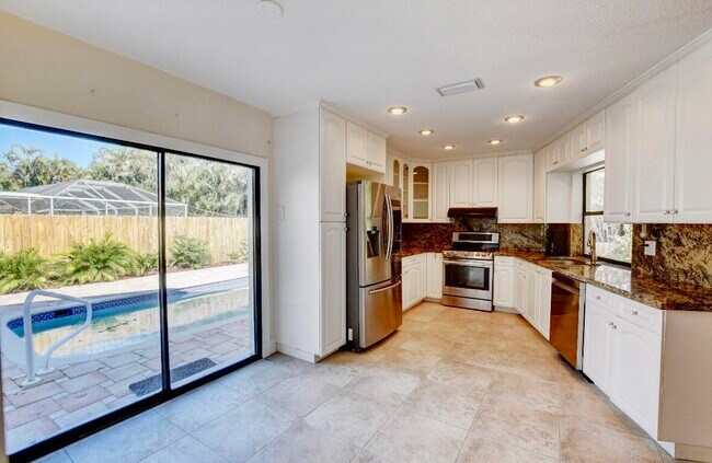 Building Photo - 17768 Maplewood Dr