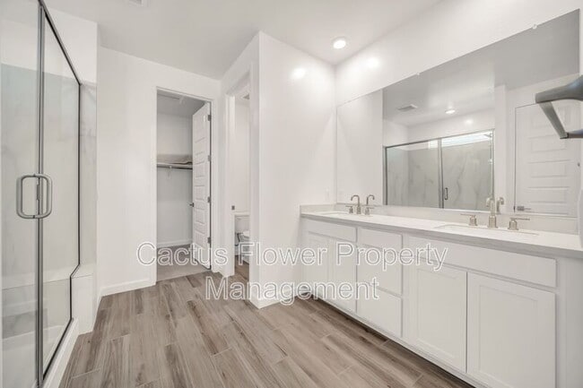 Building Photo - 6946 W Buckhorn Trail