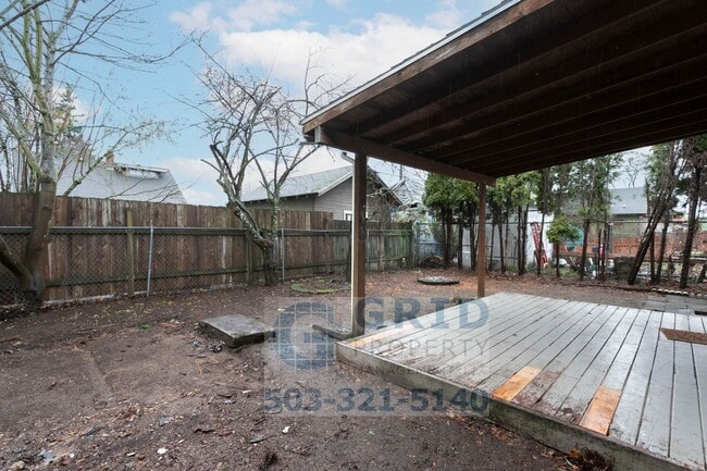 Building Photo - Spacious 4 Bedroom Single Family Home- South East Portland