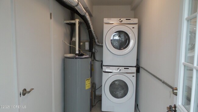 Building Photo - 2 Briar Mills Dr