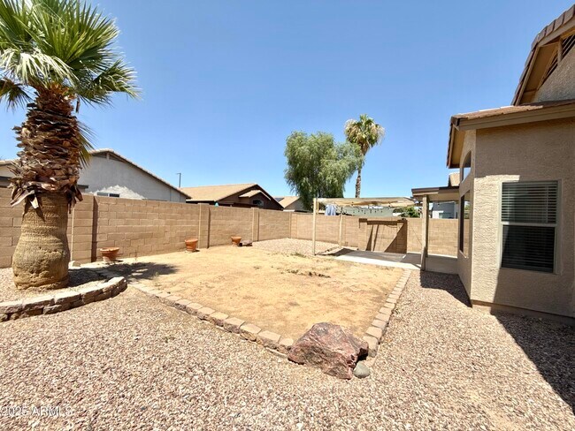 Building Photo - 13740 W Keim Dr