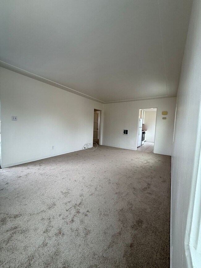 Building Photo - Mission Beach 1 Bedroom