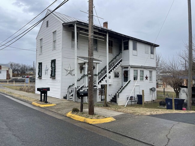 Building Photo - 361 E Main St