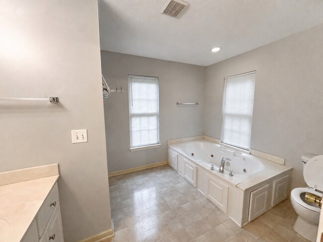Building Photo - 303 Berkeley Dr