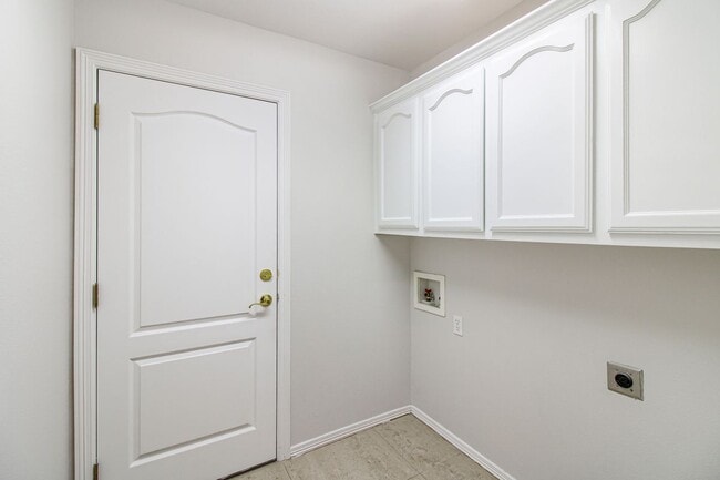 Building Photo - 2801 Summer Breeze Ave