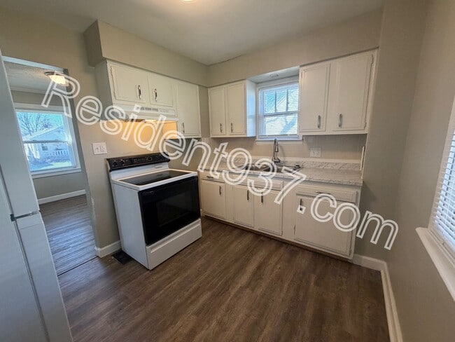 Building Photo - 2 Bed 1 bath Home