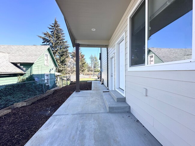 Building Photo - New Built! 3 Bedroom 2.5 Baths in Gresham,...