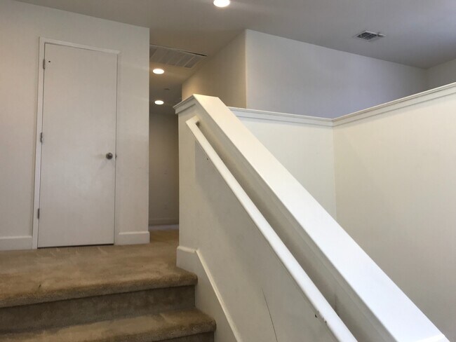 Building Photo - Now Available – 4 Bedroom Home with Loft i...