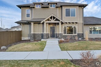 Building Photo - Nearly new 3 bedroom 2.5 bath in Mirada Ne...