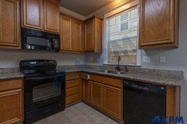 Building Photo - Updated 2-Story, 3 Bedroom 2.5 Bath Single...