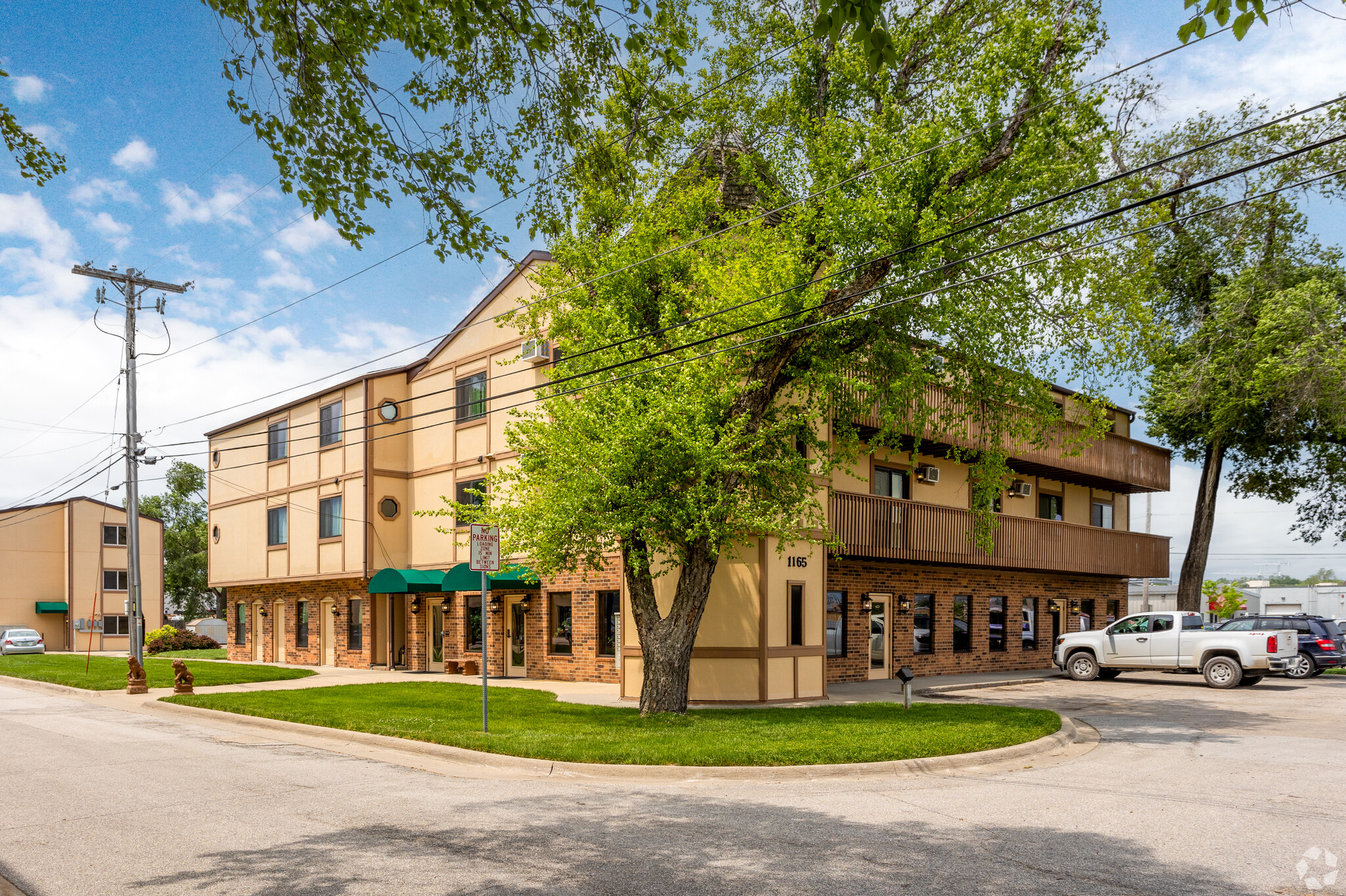 Building Photo - 1165 Riverside S Dr