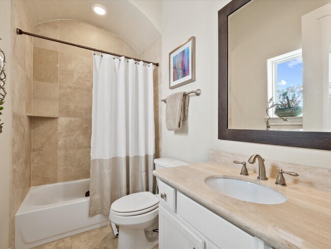 Building Photo - 249 E 27th St