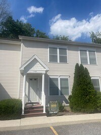 Building Photo - 2 BR 2.5 Bath Townhome