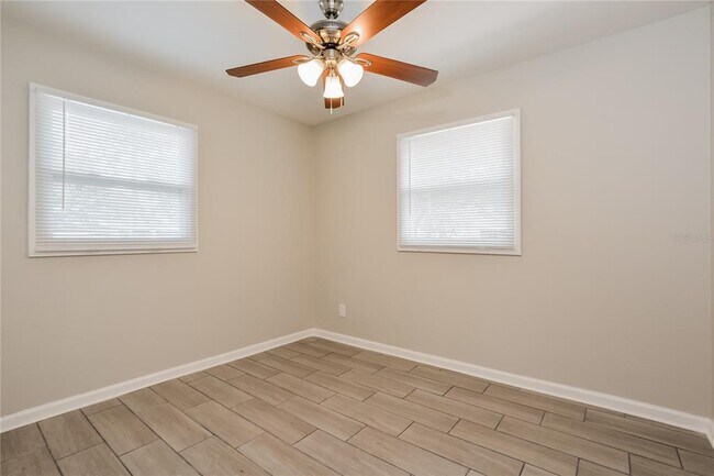 Building Photo - 1070 Emerald Dr