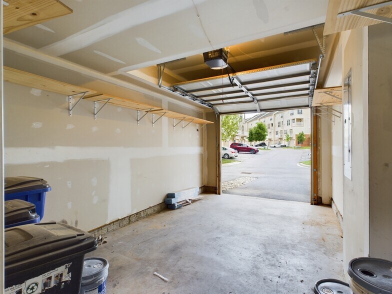 Building Photo - 6479 Jack Linton Dr S