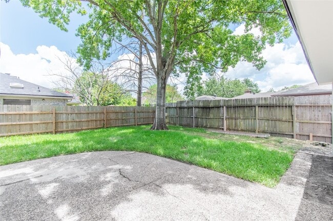 Building Photo - 15202 La Paloma Dr