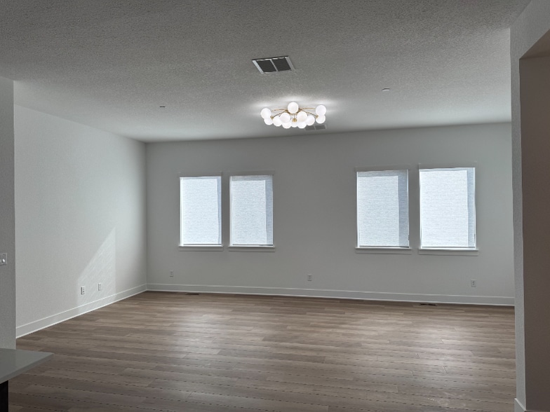 Building Photo - 640 Saddle Dr