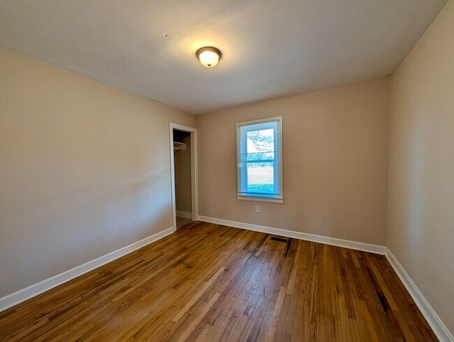 Building Photo - For Rent: Charming Country Home in Middlesex – $1,550/month