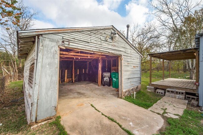 Building Photo - 4611 White Rock St