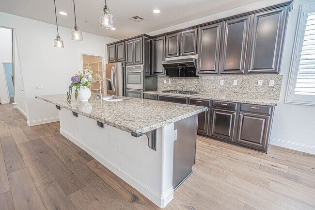 Building Photo - Beautiful 4-Bedroom Home with Solar and EV Charger in West Hills, Valencia!