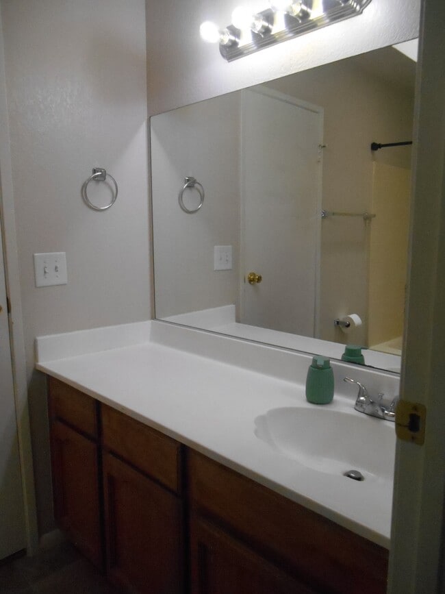 Building Photo - 898 Rhinegold Way