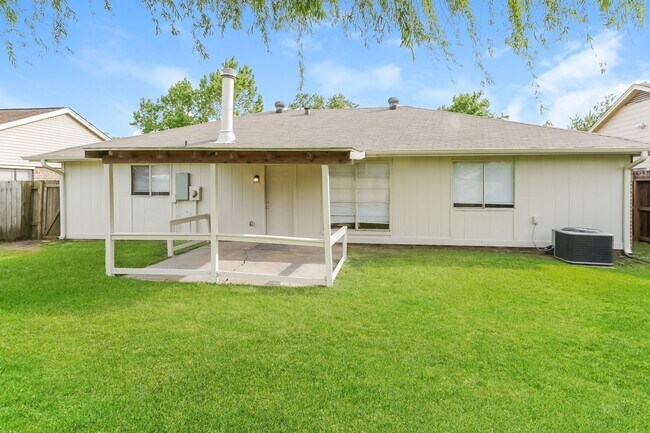 Building Photo - 7011 Pickett Dr