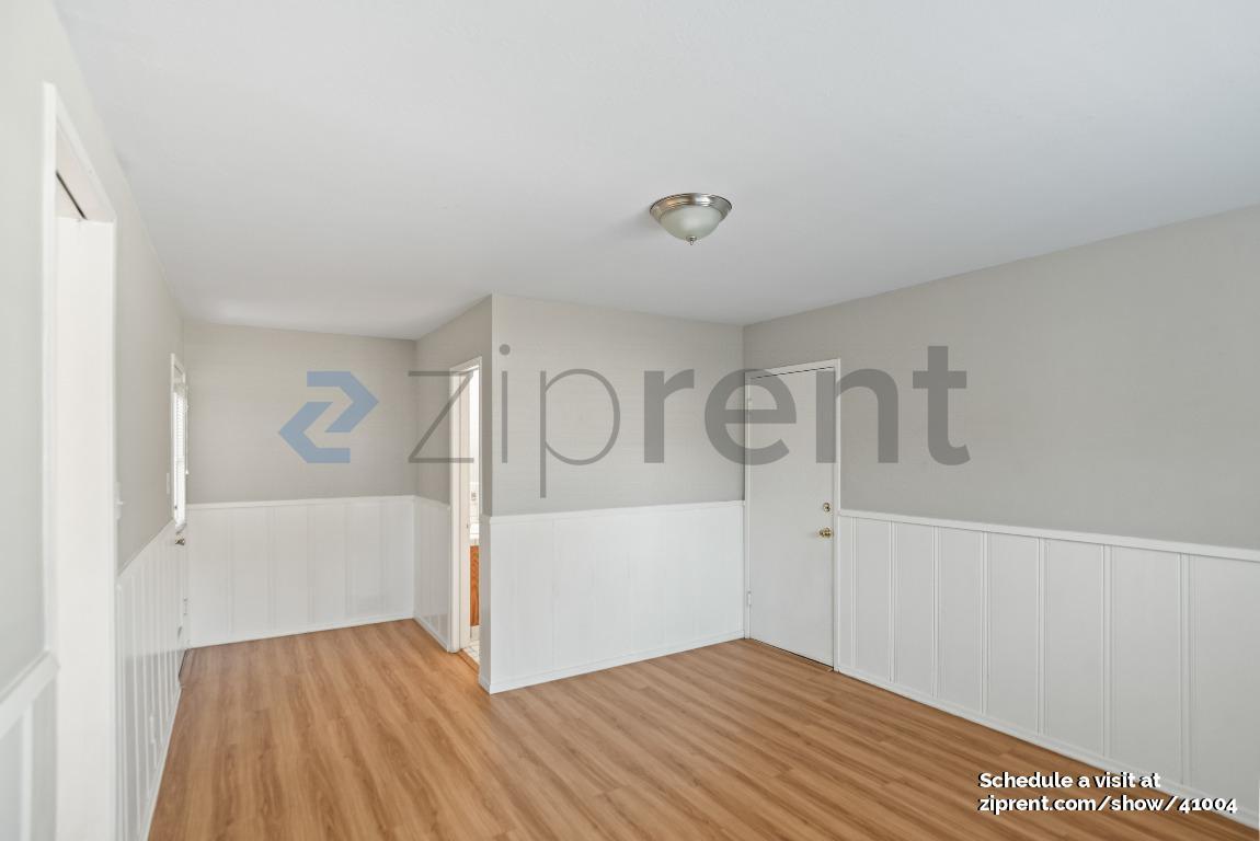 Building Photo - 2276 Markham Ave