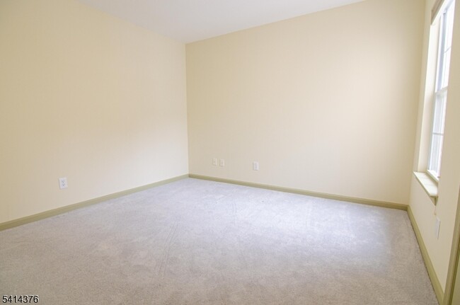 Building Photo - 3027 King Ct