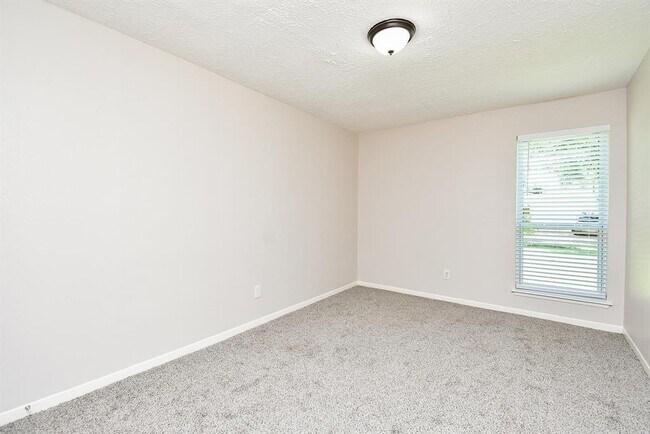 Building Photo - 2931 Jenny Dr