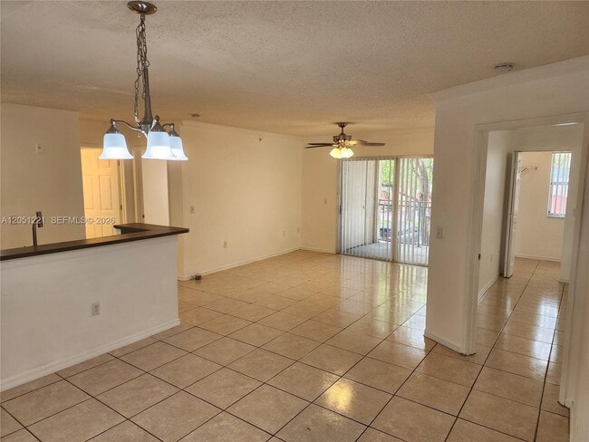 Building Photo - 2433 Centergate Dr