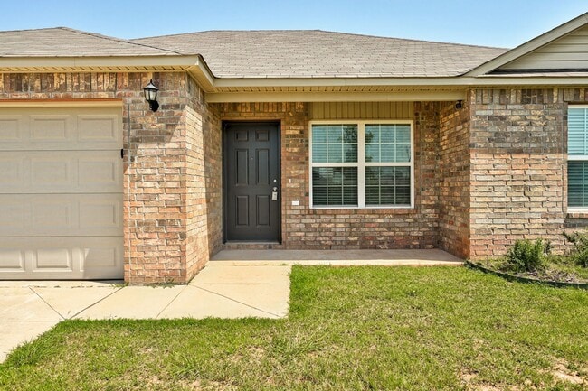 Building Photo - Gorgeous 3 Bed 2 Bath in Moore/SE OKC
