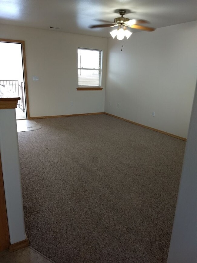 Building Photo - 905 E Riggs St